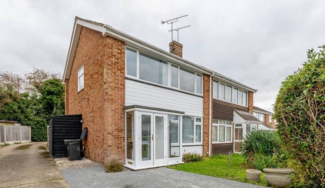 Pass the Keys | 3-Bedroom Home in Chelmsford | Sleeps 7