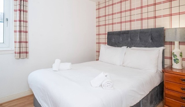 Pass the Keys | 3 Bedroom Townhouse with Parking