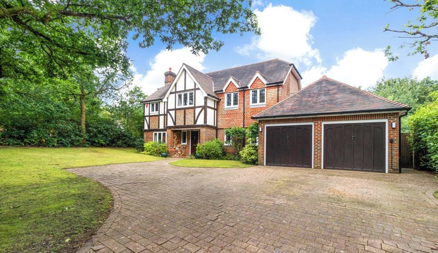 Pass the Keys | Ashdown Forest retreat a spacious stylish house