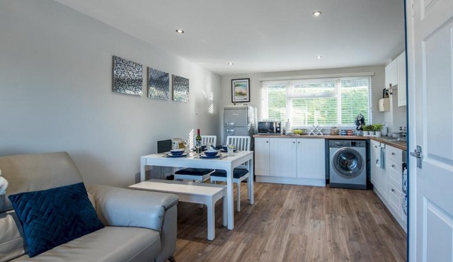 Pass the Keys Beach Retreat - Free Parking and Wifi - Sleeps 4