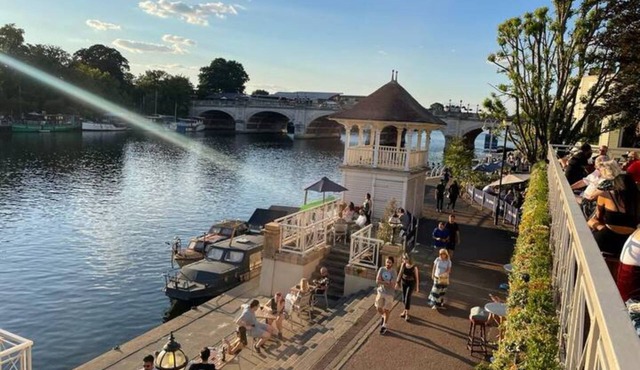 Pass the Keys | Bright spacious flat with free parking