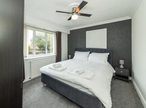 Pass the Keys Bright House with Smart TV Home Comforts