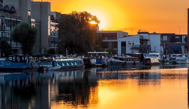 Pass the Keys | Bright riverside apartment/Pass The Keys