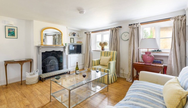 Pass the Keys | Charming 16th Century Cottage in Central Bloxham
