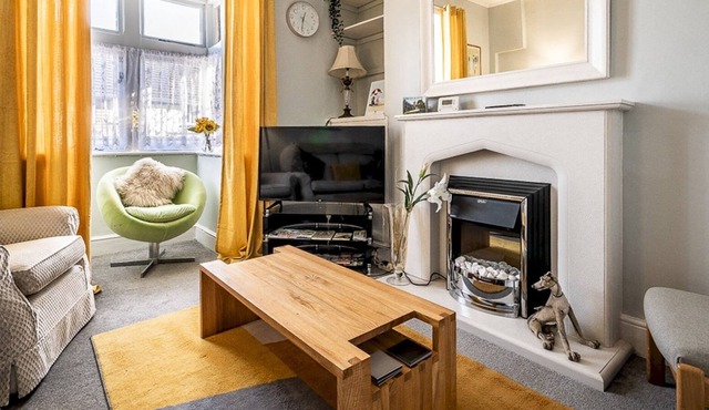 Pass the Keys | Charming character lodge in cemetery grounds