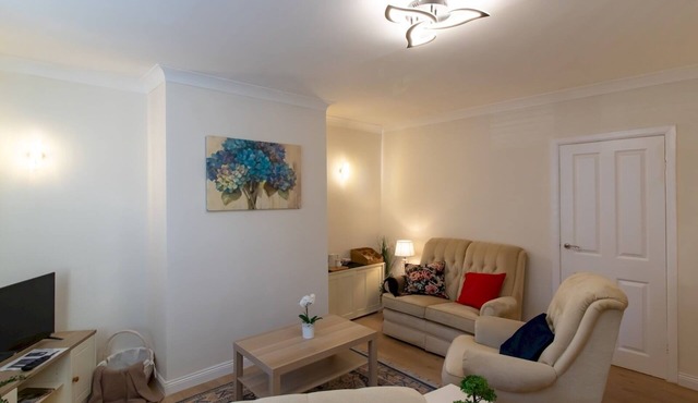 Pass the Keys | Charming Home in Pelton