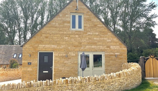 Pass the Keys | Chestnut Cottage | parking | stunning views