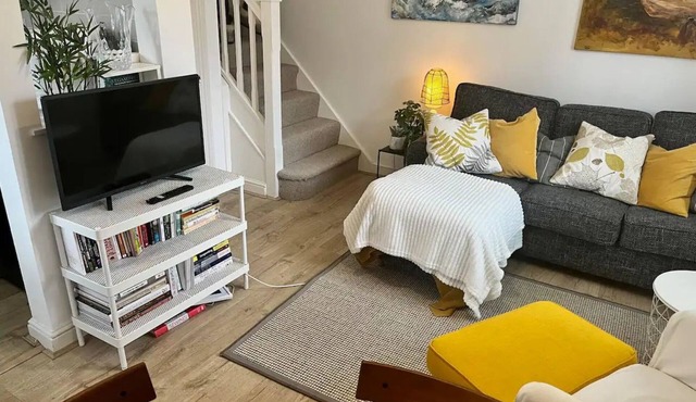 Pass the Keys | Cosy One Bedroom House with Parking