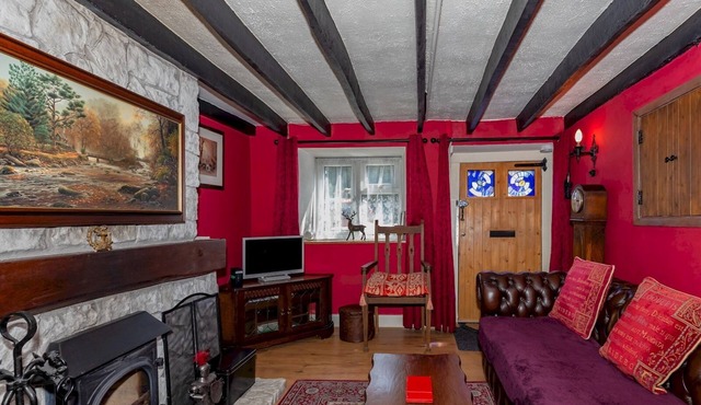 Pass the Keys | Cosy Cottage with Fireplace