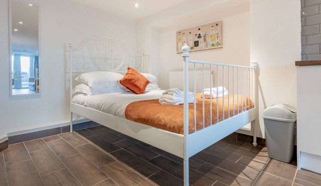 Pass the Keys | Cosy Studio in Basildon | Sleeps up to 4