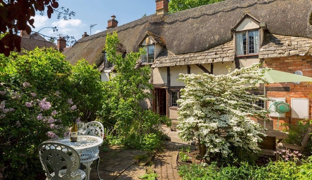 Pass the Keys | Dara Cottage | 16th Century Thatched Cottage