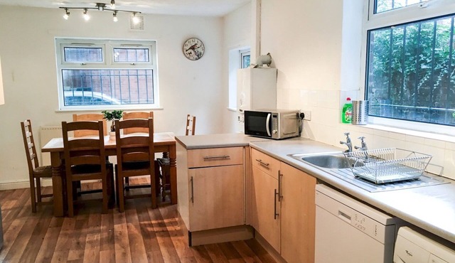 Pass the Keys | Delightful 2 bed apt in Didsbury sleeps 4