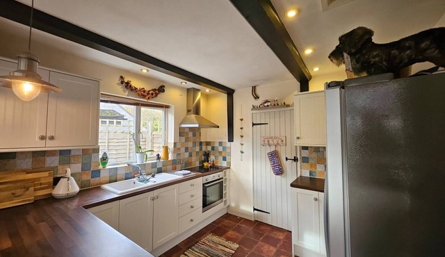 Pass the Keys | Enchanting Country Cottage in Sedgeberrow