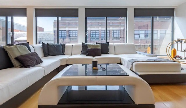 Pass the Keys | Executive Penthouse | 2 Bed | Jewellery Quarter!