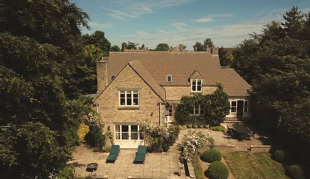 Pass the Keys | Spacious Country Retreat | Stunning Cotswold Views