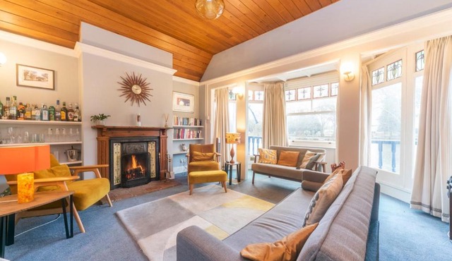 Pass the Keys Cosy River House With Beautiful Views