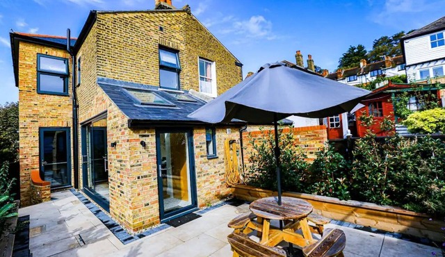 Pass the Keys | Stunning house in Leigh