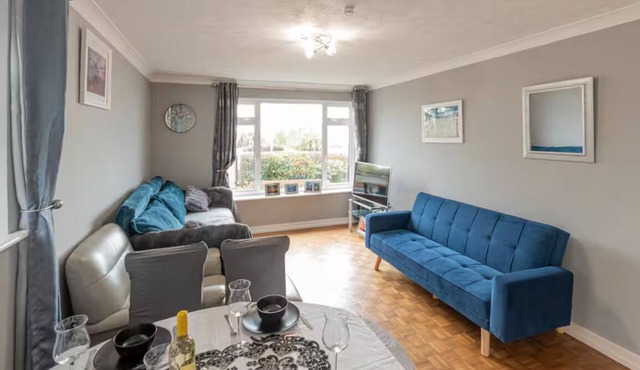 Pass the Keys | Seaside Escape | 2-Bedroom Flat EastBeach sleeps 4