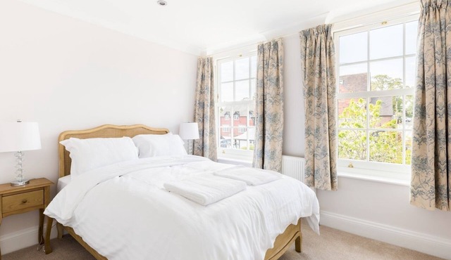 Pass the Keys | Gorgeous 3 Bed Cottage, Peaceful Village & Parking