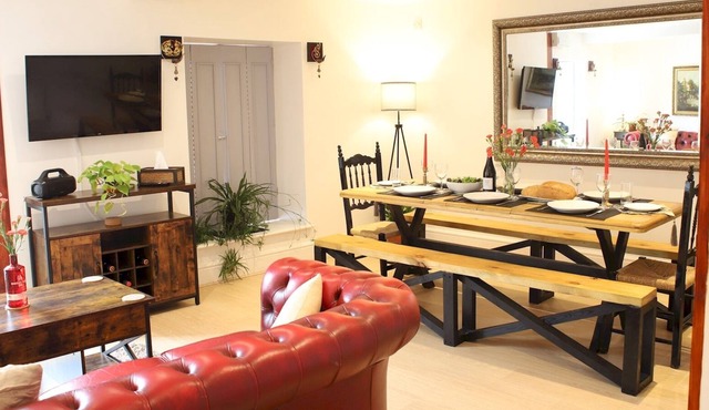 Pass the Keys | Heart of Llandovery Large 4BR Apartment For 9