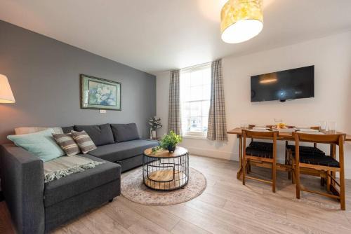 Pass the Keys Hillarys Hideaway at The Iron House