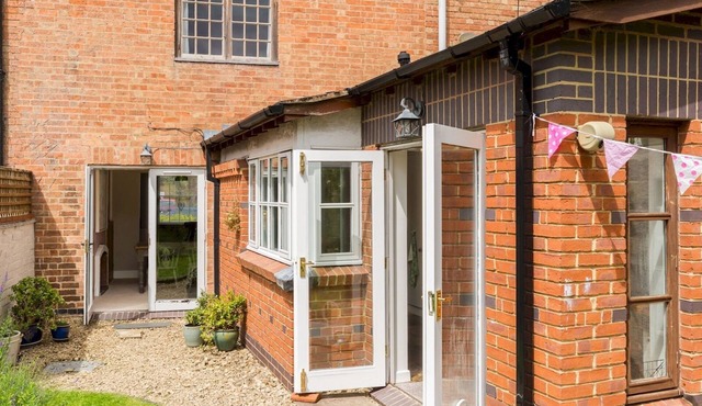 Pass the keys | Historic 2 Bed in Tiddington