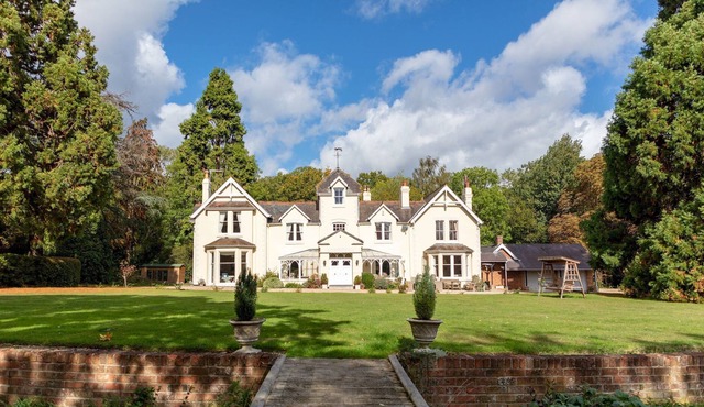 Pass the Keys | Idyllic Countryside Retreat