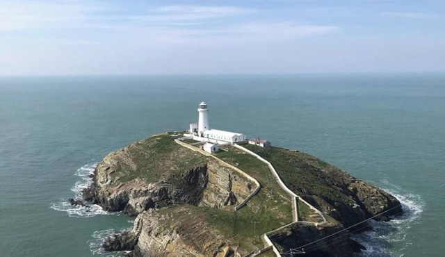 Pass the Keys | Large Lakeside Country House