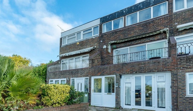 Pass the Keys | Large 4 Bedroom Home | Stunning views | Contractor