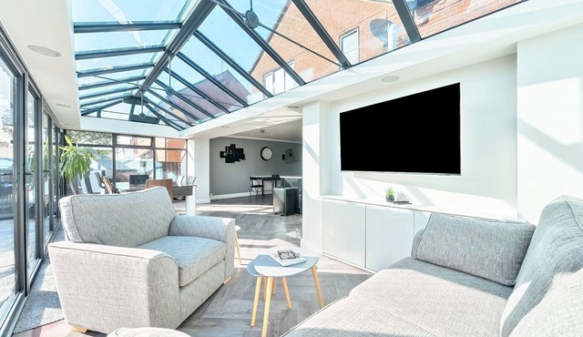 Pass the Keys | Large Family Home + Parking - Oxford