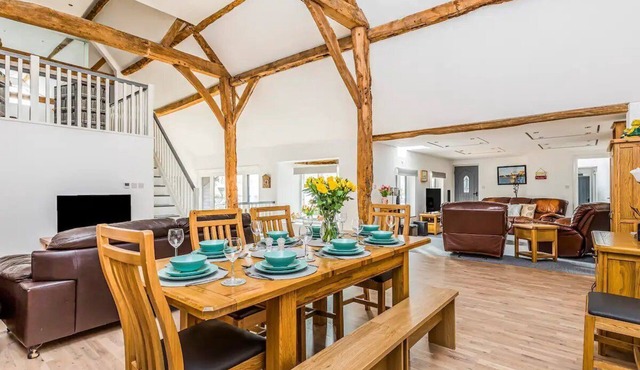 Pass the Keys | Large Thatched Barn near Bosham