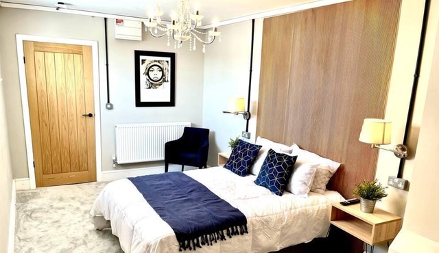 Pass the Keys | London House Boutique contemporary apartment town centre