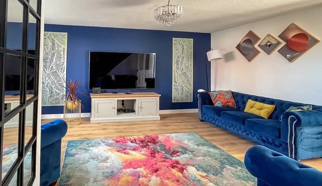 Pass the Keys | Modern spacious home | Hot Tub | Garden | Parking