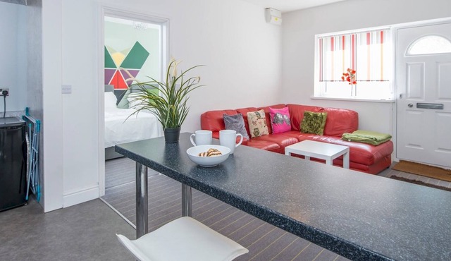 Pass the Keys | Modern & Light 2 bedroom apartment in Canton