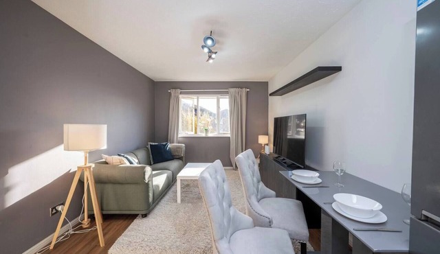 Pass the Keys | Modern SE6 London flat train links Central London