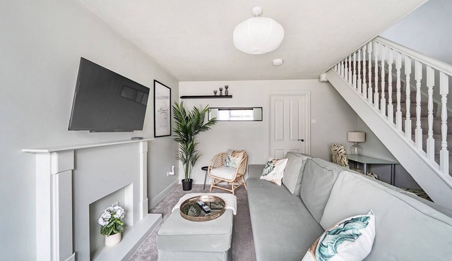 Pass the Keys | Modern, Stylish 3BR Home + Parking - Oxford