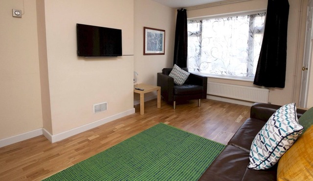 Pass the Keys | Oxford 2 Bed Garden Home and Street Parking