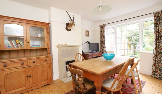 Pass the Keys | Real Oxford Family Home + Garden - Sleeps 6