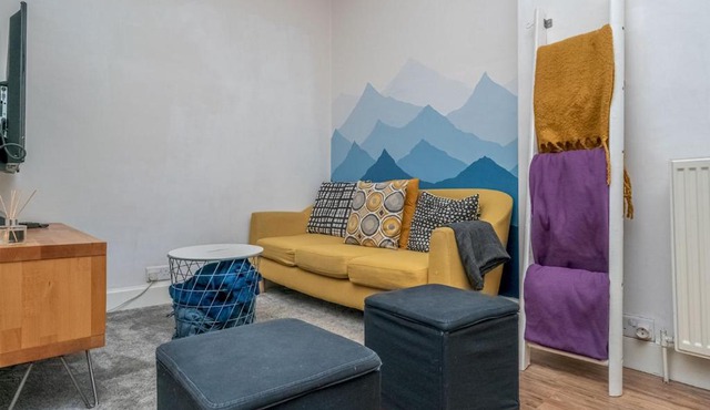 Pass the Keys Renovated 2 Beds flat near City Centre and Meadows