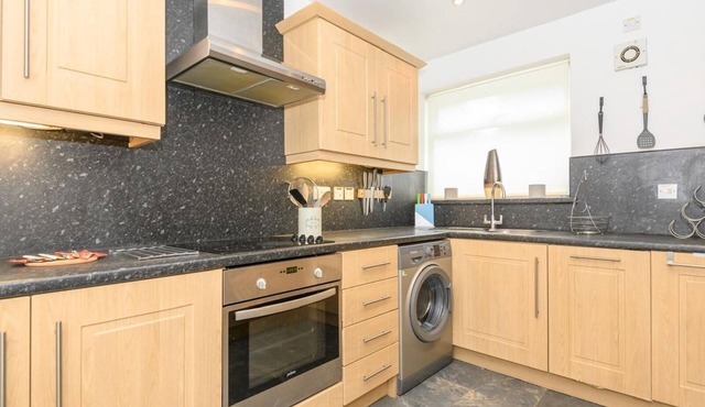 Pass the Keys | Roundhay Retreat-Family Home next to Roundhay Park