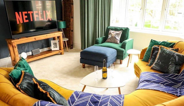 Pass the Keys | Sleeps 10 close to Royal Liverpool Golf Club