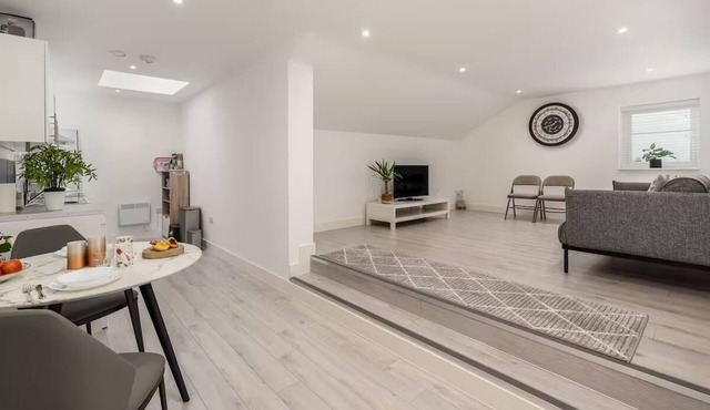 Pass the Keys | Spacious and Quiet Flat in Aylesbury