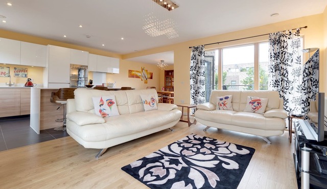 Pass the Keys | Spacious 3Bedroom Home by Addenbrooke's Hospital