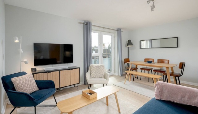 Pass the Keys | Spacious, Bright & Modern Edinburgh City Flat