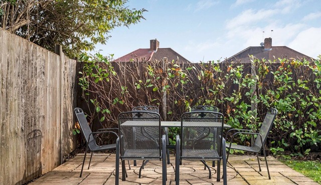 Pass the Keys | Spacious 4-Bedroom Family Home with Garden