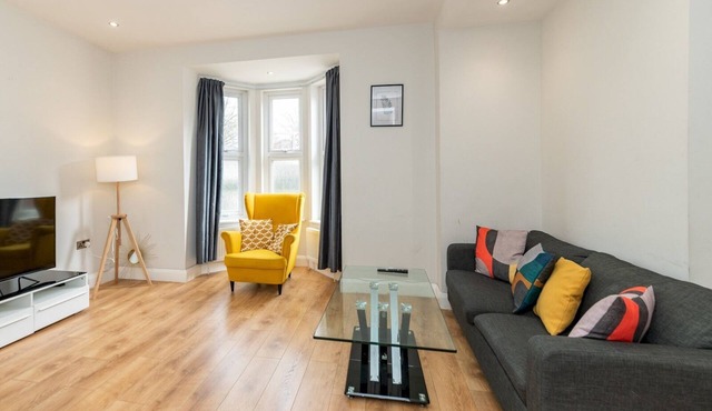 Pass the Keys | Spacious 2BR Flat Modern Convenient