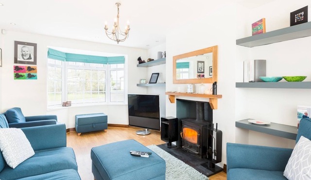 Pass the Keys | SPACIOUS Modern 5 Bed, Sleeps up to 12 & Parking