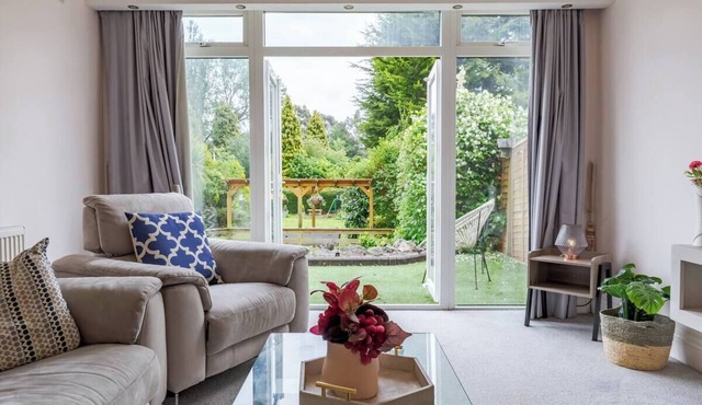 Pass the Keys | Stunning 4 Bed, 4 Bath Home:Tranquil Garden Oasis