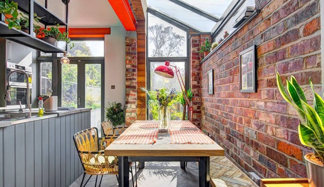 Pass the Keys | Stunning Home *sleeps 6*