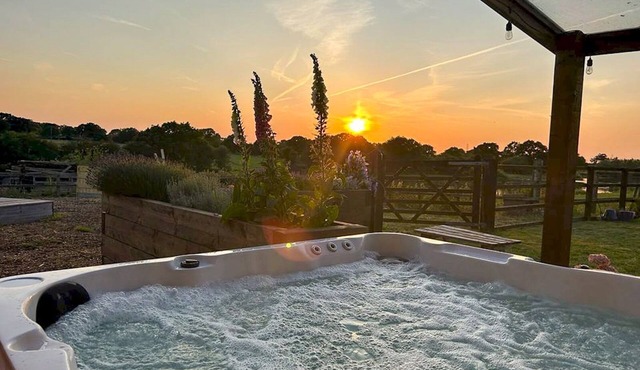 Pass the Keys | Stunning Cheshire Barn with HotTub